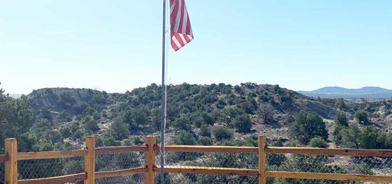 serco-wood-flag-pole